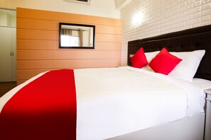 Standard Double Room | Desk, free WiFi, bed sheets