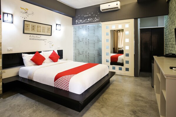 Quarto casal luxo | Escrivaninha, Wi-Fi de cortesia, roupa de cama