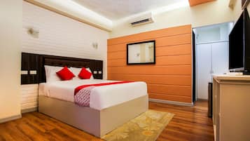 Standard Double Room | Desk, free WiFi, bed sheets