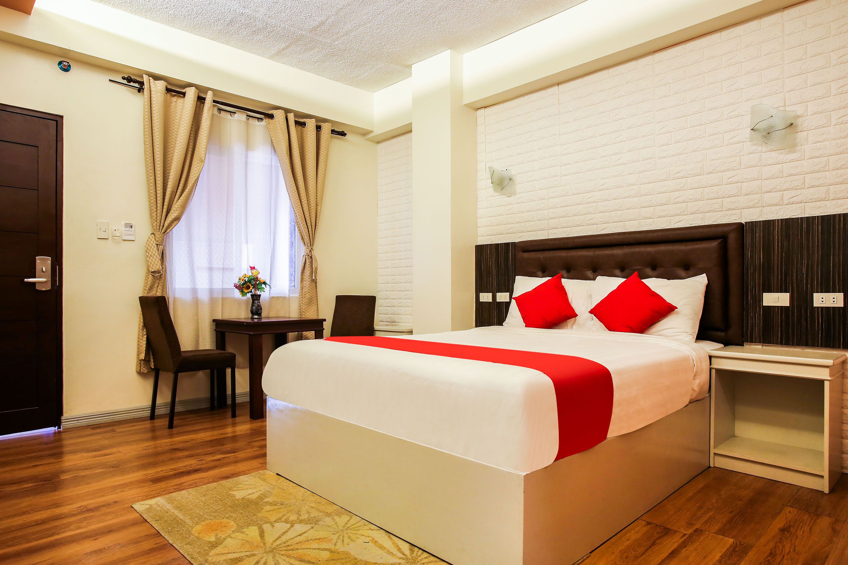 Standard-Doppelzimmer | Schreibtisch, kostenloses WLAN, Bettwäsche