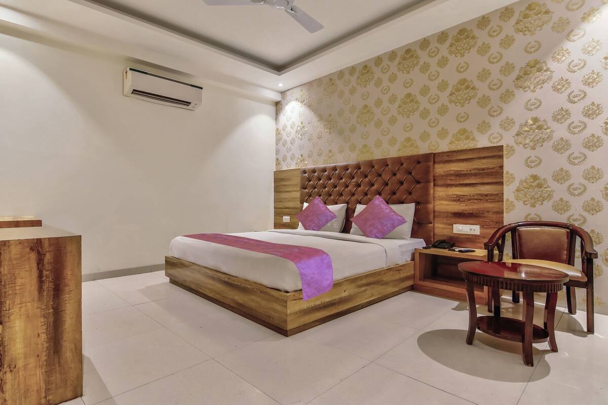 Iron/ironing board, rollaway beds, free WiFi, bed sheets