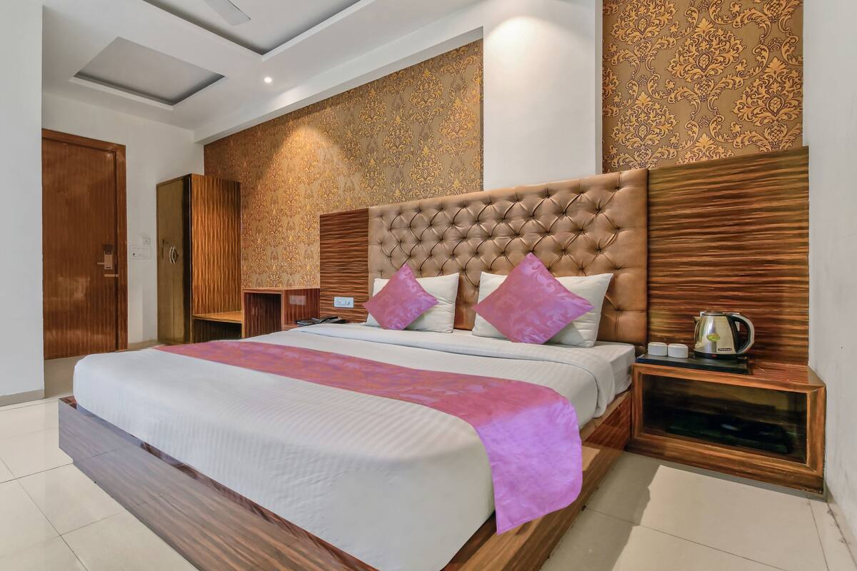 Iron/ironing board, rollaway beds, free WiFi, bed sheets