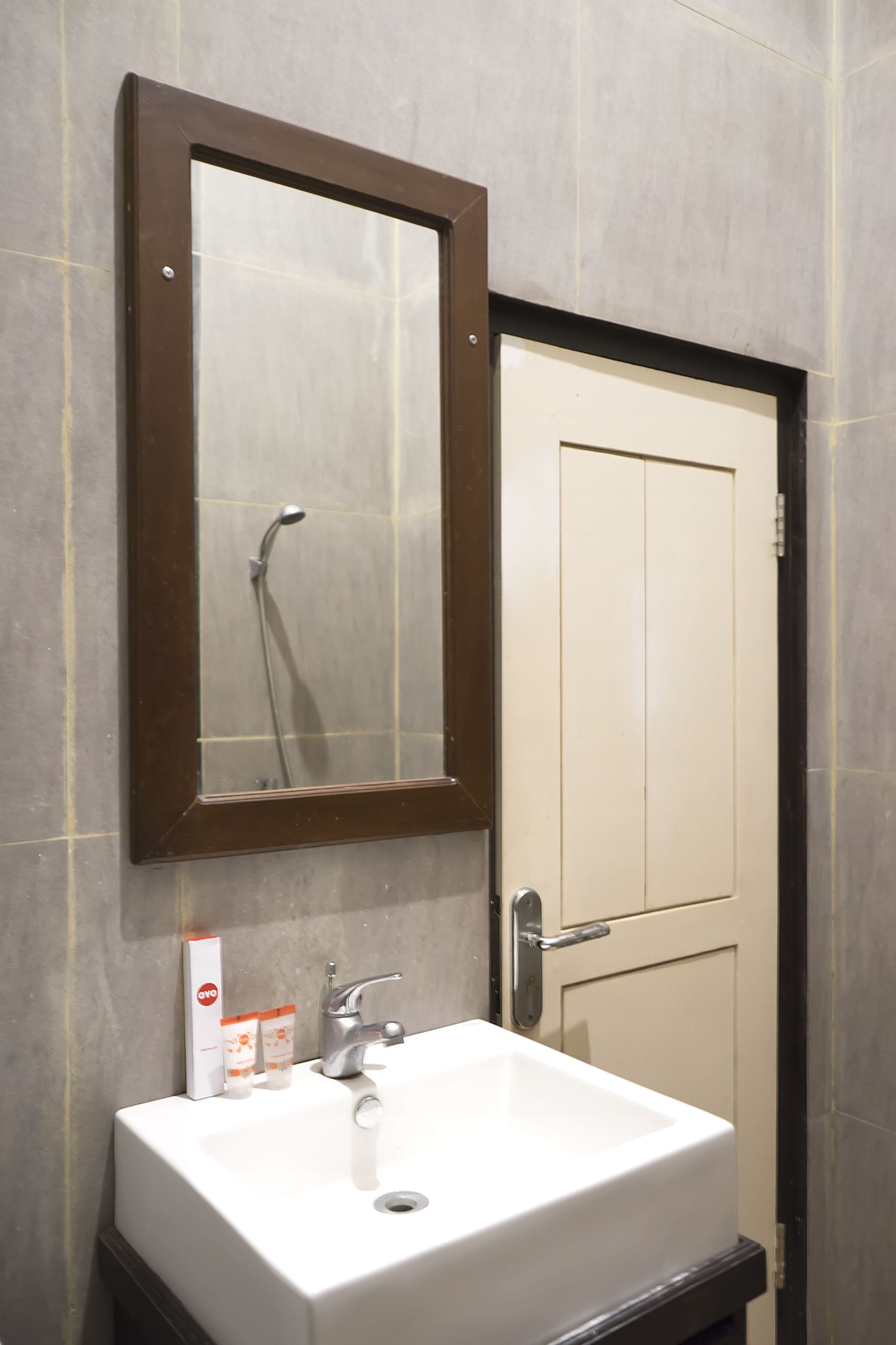 Kamar Twin Deluks | Kamar mandi | Shower dan handuk