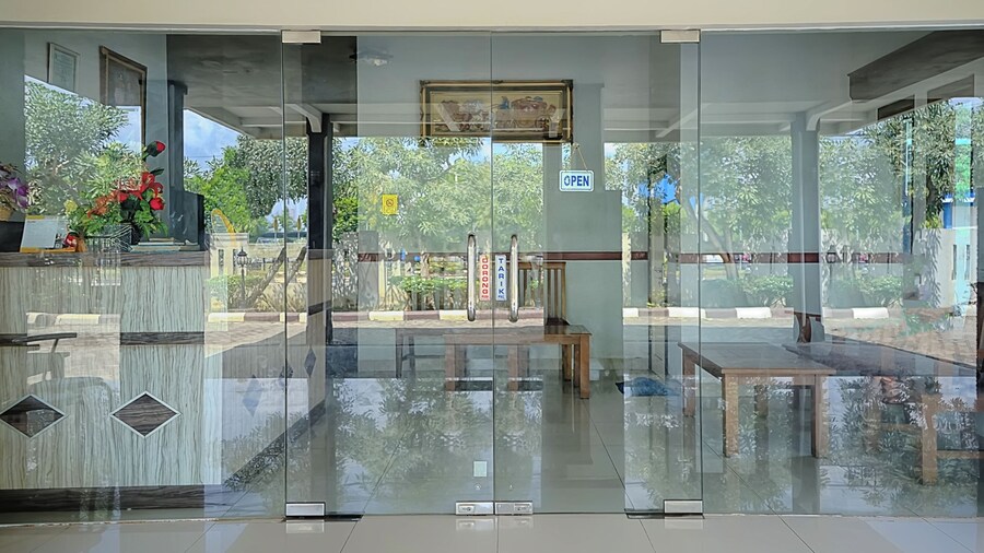 OYO 1283 Guest House Loemajan