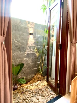 Minibar, desk, free WiFi, bed sheets