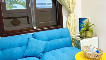 Habitación familiar | Minibar, escritorio, wifi gratis y ropa de cama