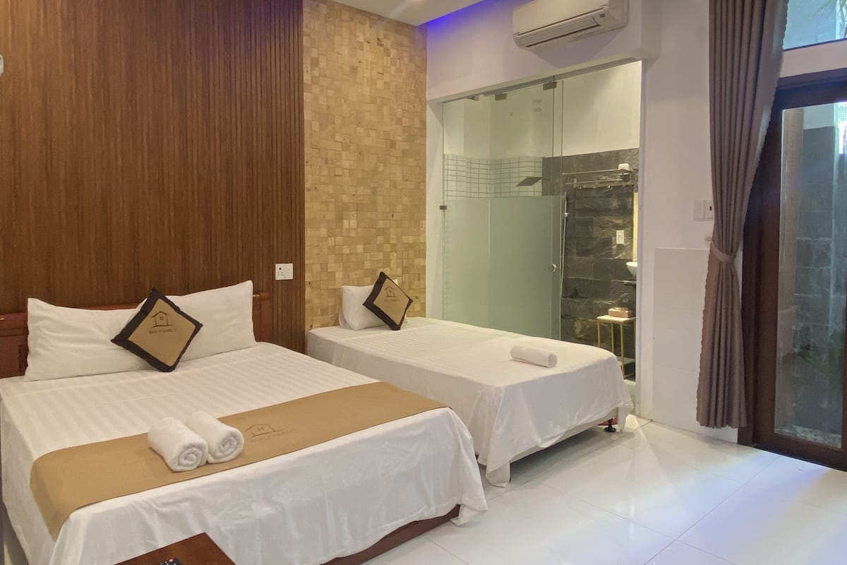 Minibar, escritorio, wifi gratis y ropa de cama