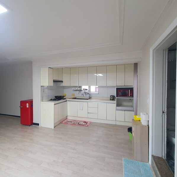 Group Room for 12 (Please contact the hotel upon check-in) | Private kitchen