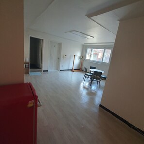 Group Room for 12 (Please contact the hotel upon check-in) | Zona de estar | Suelo radiante