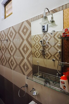 Bathroom - Sunset view beach hotel (Arugam Bay)