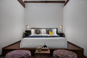 Escritorio, cortinas blackout, sistema de insonorización y wifi gratis 