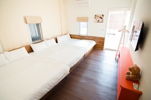 Family Room | Desk, blackout drapes, soundproofing, free WiFi - Home Sweet Beach Hotel (Liuqiu)
