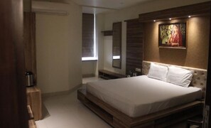 1 bedroom, desk, laptop workspace, blackout curtains - Hotel Grand Safari (Jaipur)