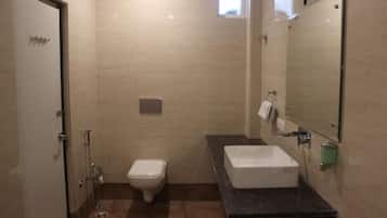 Shower, free toiletries