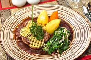 Breakfast, lunch, dinner served; local and international cuisine 