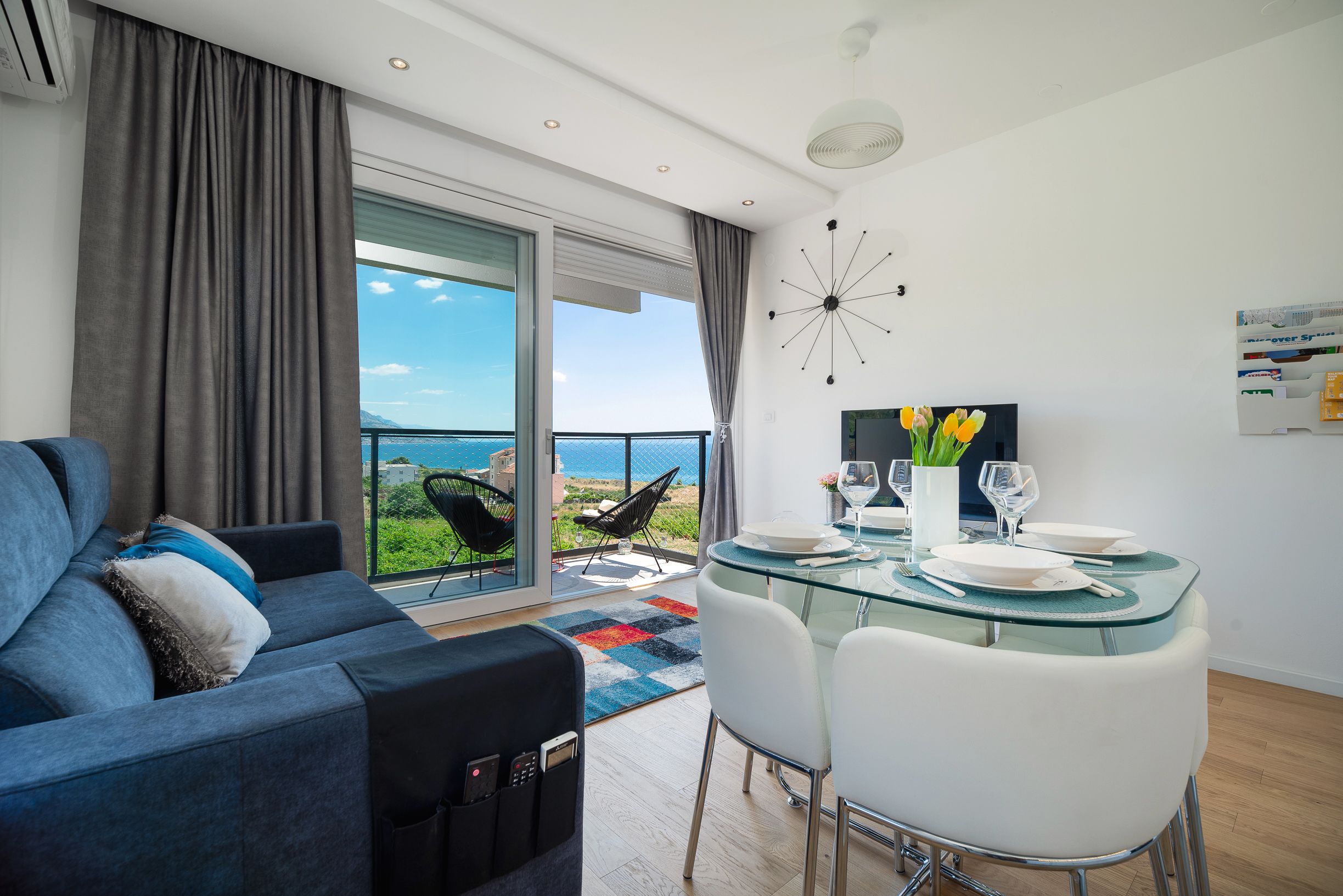 Superior Apartment | Living area | Flat-screen TV