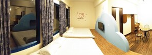 Quadruple Room (303) | Blackout drapes, free WiFi, bed sheets - Dingxiang Yu Hostel (Baisha)