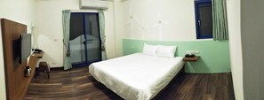 Double Room (301) | Blackout drapes, free WiFi, bed sheets - Dingxiang Yu Hostel (Baisha)
