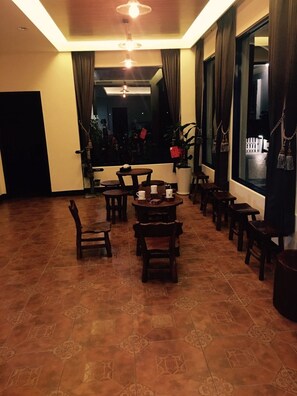 Breakfast for a fee - Dingxiang Yu Hostel (Baisha)