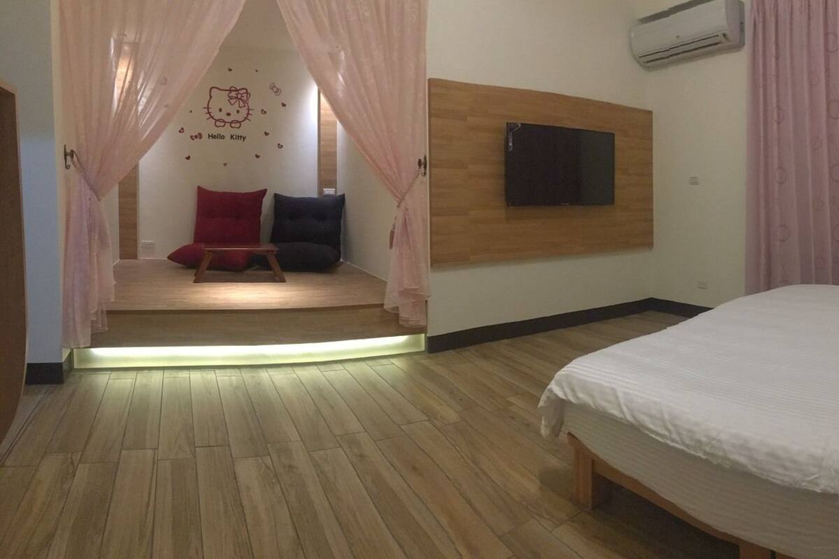 Quadruple Room (201) | Blackout drapes, free WiFi, bed sheets