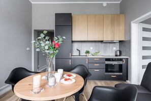 Apartment, 2 Schlafzimmer | Wohnbereich | Flachbildfernseher