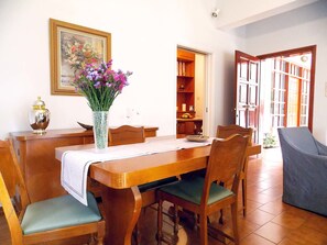 Family Apartment | Living area | TV - Glyfada Spacious Apartment Garden (Glyfada)