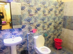 Shower, free toiletries - Hotel Mahadev resency (Jaipur)