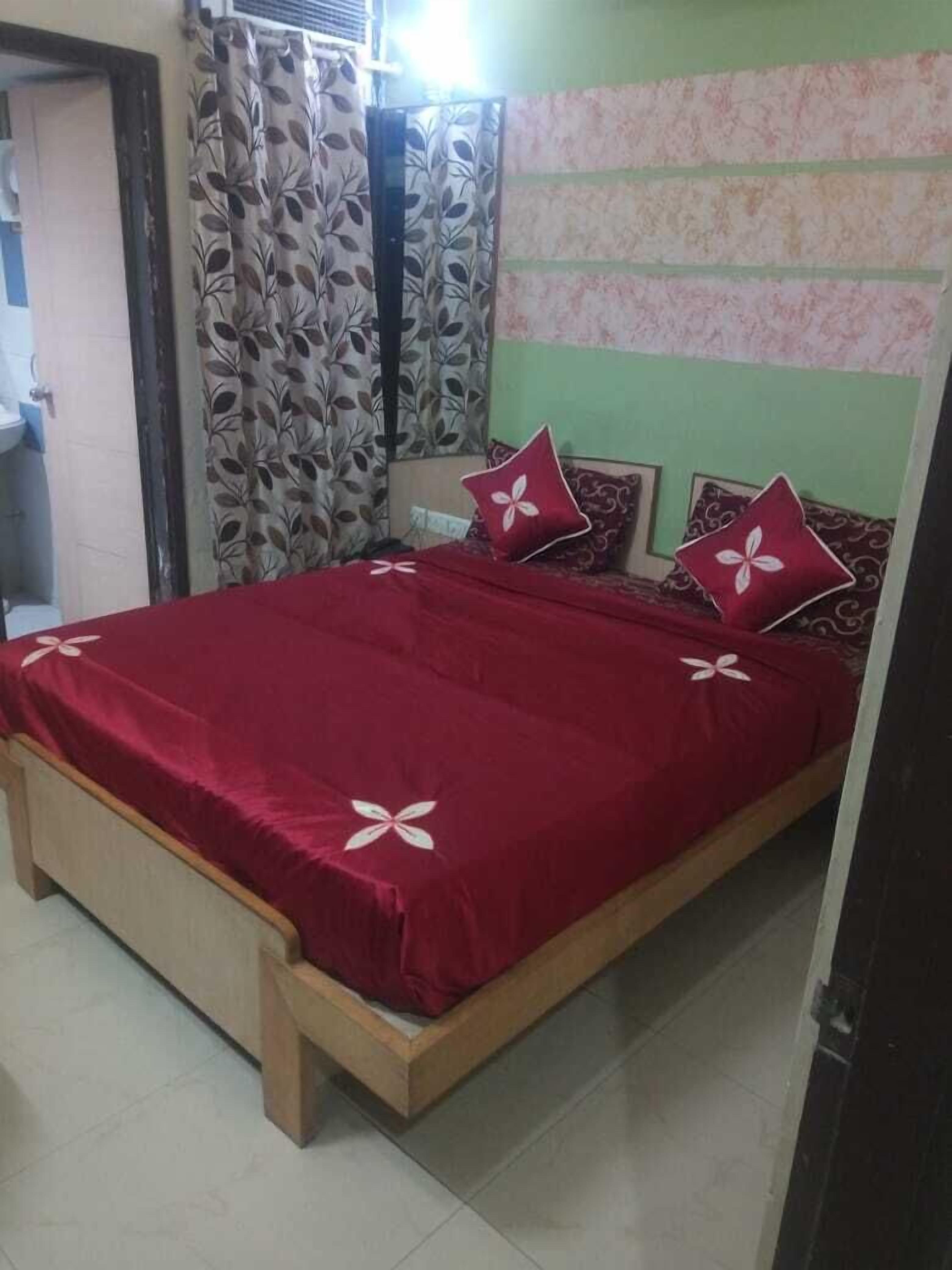 Deluxe Room | Soundproofing, rollaway beds, free WiFi, wheelchair access