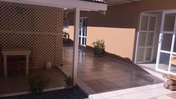 Chambre Double Standard | Terrasse/Patio