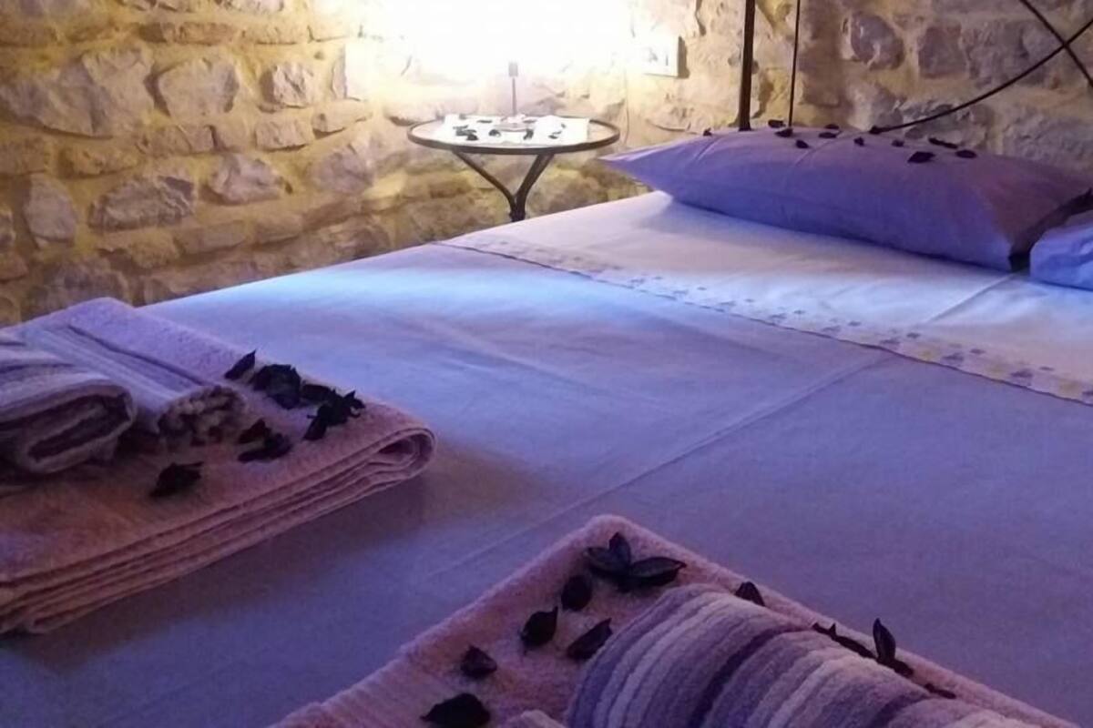 Basic Double Room, 1 Queen Bed (Borgia)