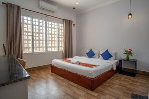 Egyptian cotton sheets, premium bedding, pillowtop beds, blackout drapes - 333 HOSTEL, Siem Reap (Siem Reap)