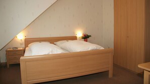 Double Room | Room amenity - Hotel Laber (Solingen)