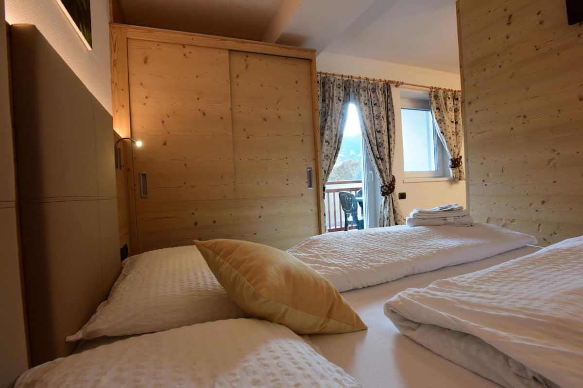 Studio, Balcony, Garden View | In-room safe, desk, blackout curtains, soundproofing