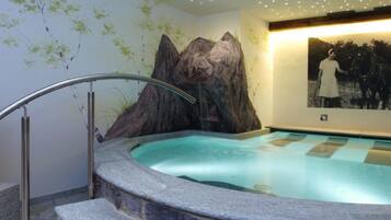Indoor spa tub