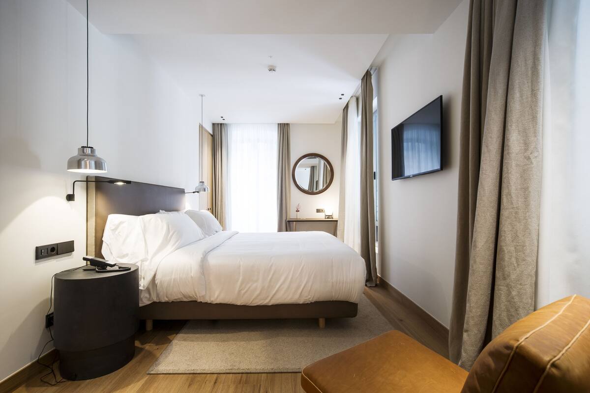 basic suite | 2 bedrooms, premium bedding, down duvets, select comfort beds