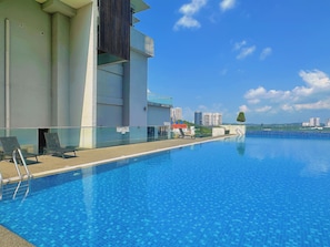 Kolam renang terbuka