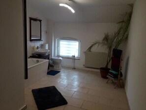 Apartment, 2 Bedrooms (Charlotte) | Bathroom | Shower, hair dryer, slippers, towels - Albig  Alte Mühle (Kelbra)
