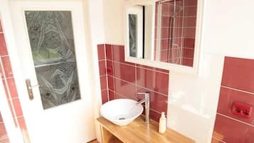 Apartment, 1 Schlafzimmer (Arabell) | Badezimmer | Dusche, Haartrockner, Hausschuhe, Handtücher