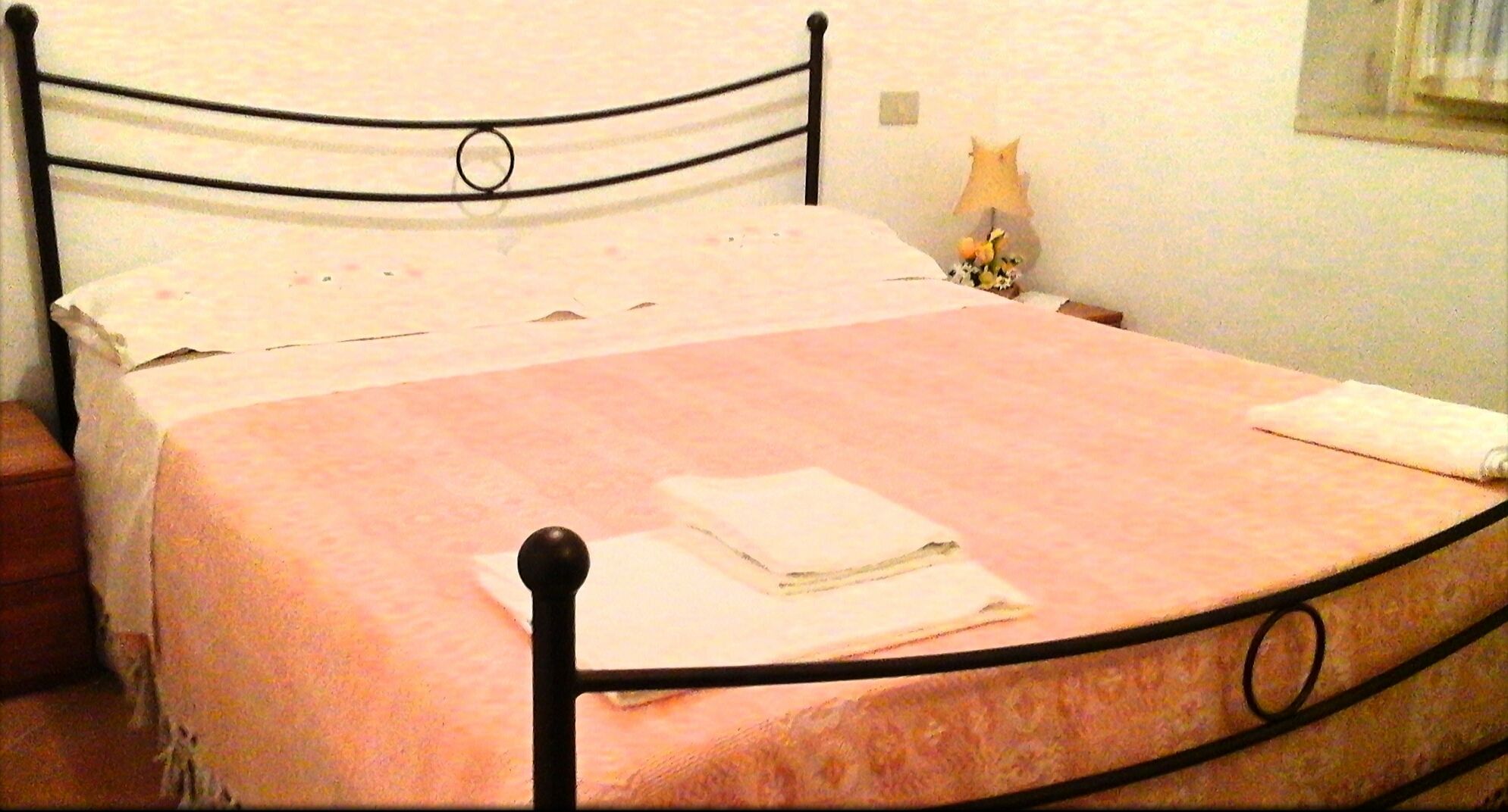 Decoración personalizada, muebles diferentes y cunas gratuitas 