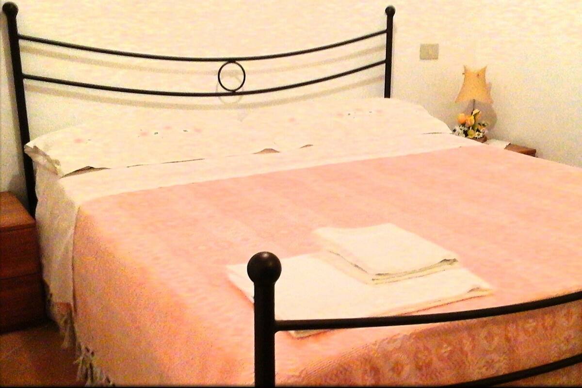 Individually decorated, individually furnished, free cots/infant beds