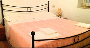 Individually decorated, individually furnished, free cots/infant beds