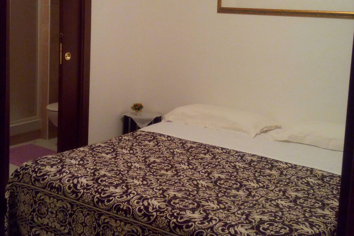 Individually decorated, individually furnished, free cots/infant beds