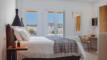 3 bedrooms, premium bedding, pillow-top beds, individually decorated