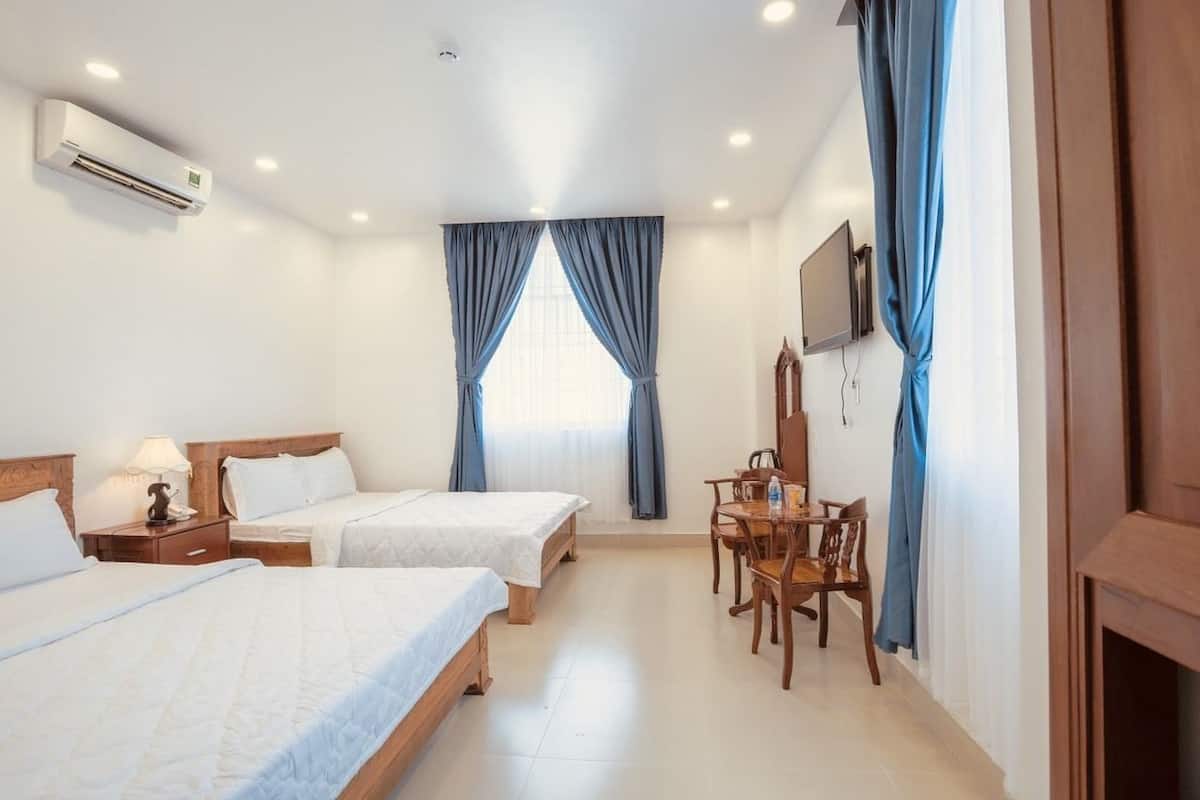 Minibar, bàn, phòng cách âm, truy cập Internet không dây miễn phí 