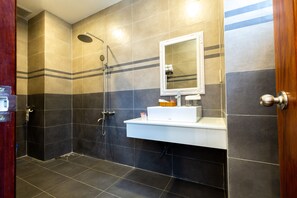 Bathroom - Tuyet Hien Hotel (Phu Quoc)