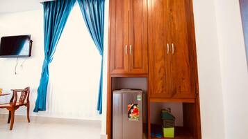 Minibar, escritorio, sistema de insonorización y wifi gratis