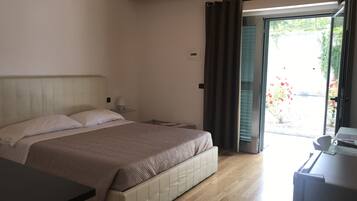 Chambre Double Affaires pour 1 personne | Minibar, bureau, Wi-Fi gratuit, draps fournis