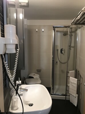 Shower, hair dryer, bathrobes, slippers - Oasi del Vetoio (L'Aquila)