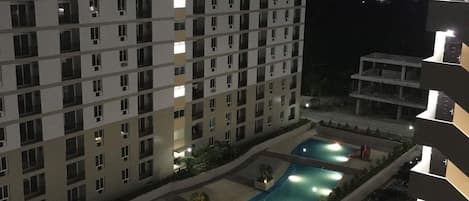 2 piscines extérieures