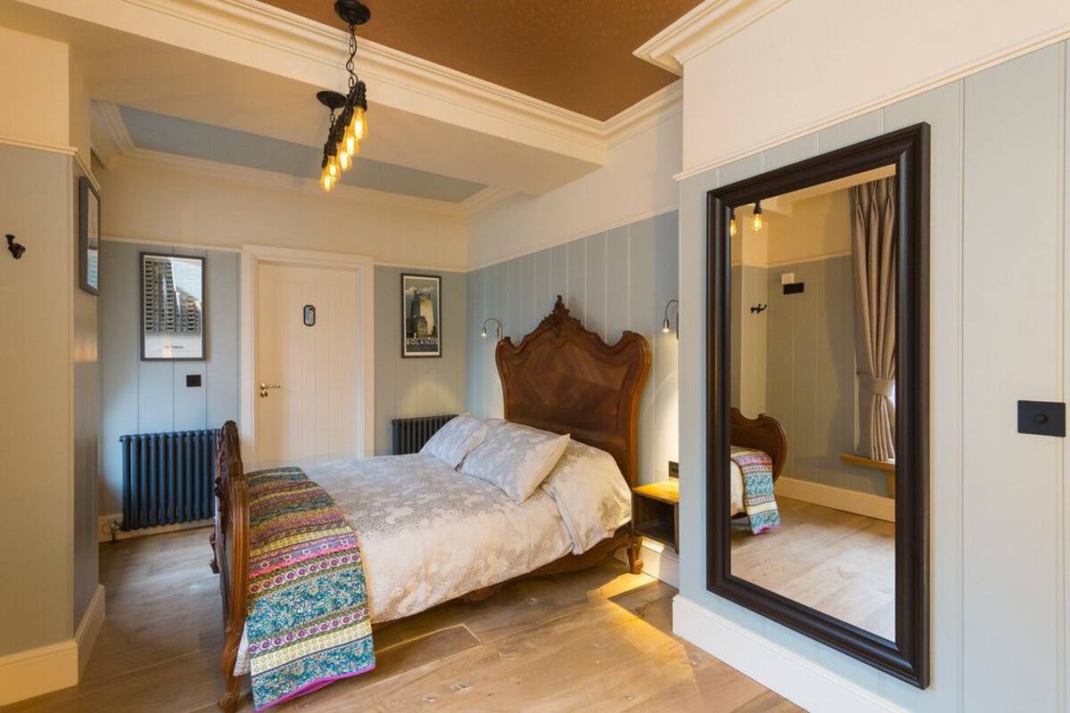 Double Room | Hypo-allergenic bedding available, desk, blackout drapes, WiFi (free)